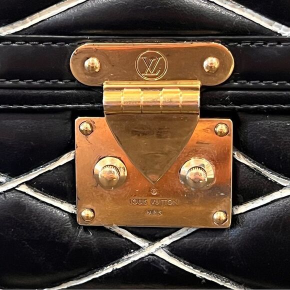 Louis Vuitton
Malletage Pochette Flap Bag - Picture 6 of 12